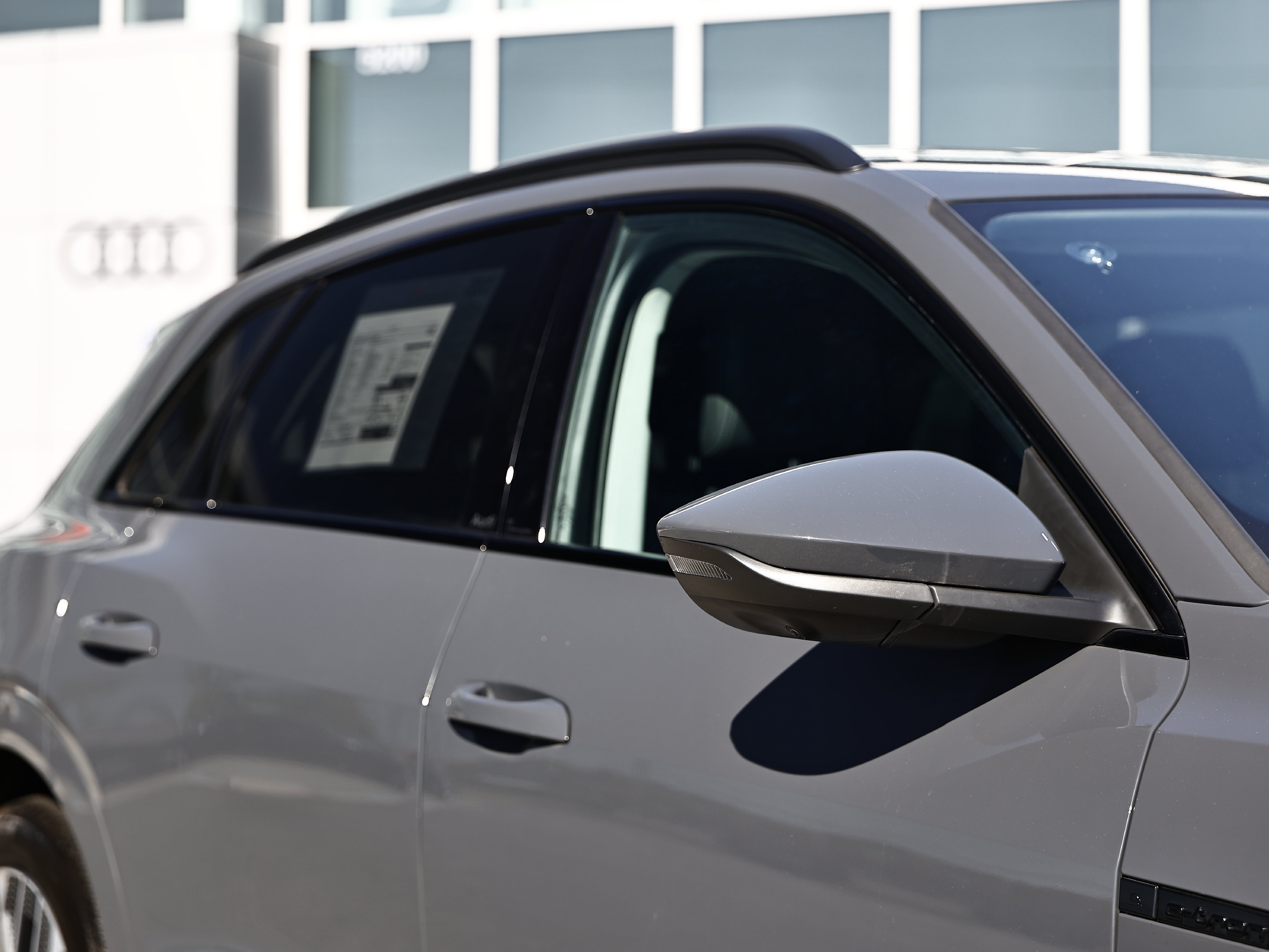 Used 2024 Audi Q8 e-tron Premium Plus AWD/4WD image 3