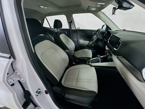 Used 2025 Hyundai Venue SEL FWD image 28