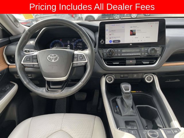 Used 2024 Toyota Grand Highlander AWD image 15
