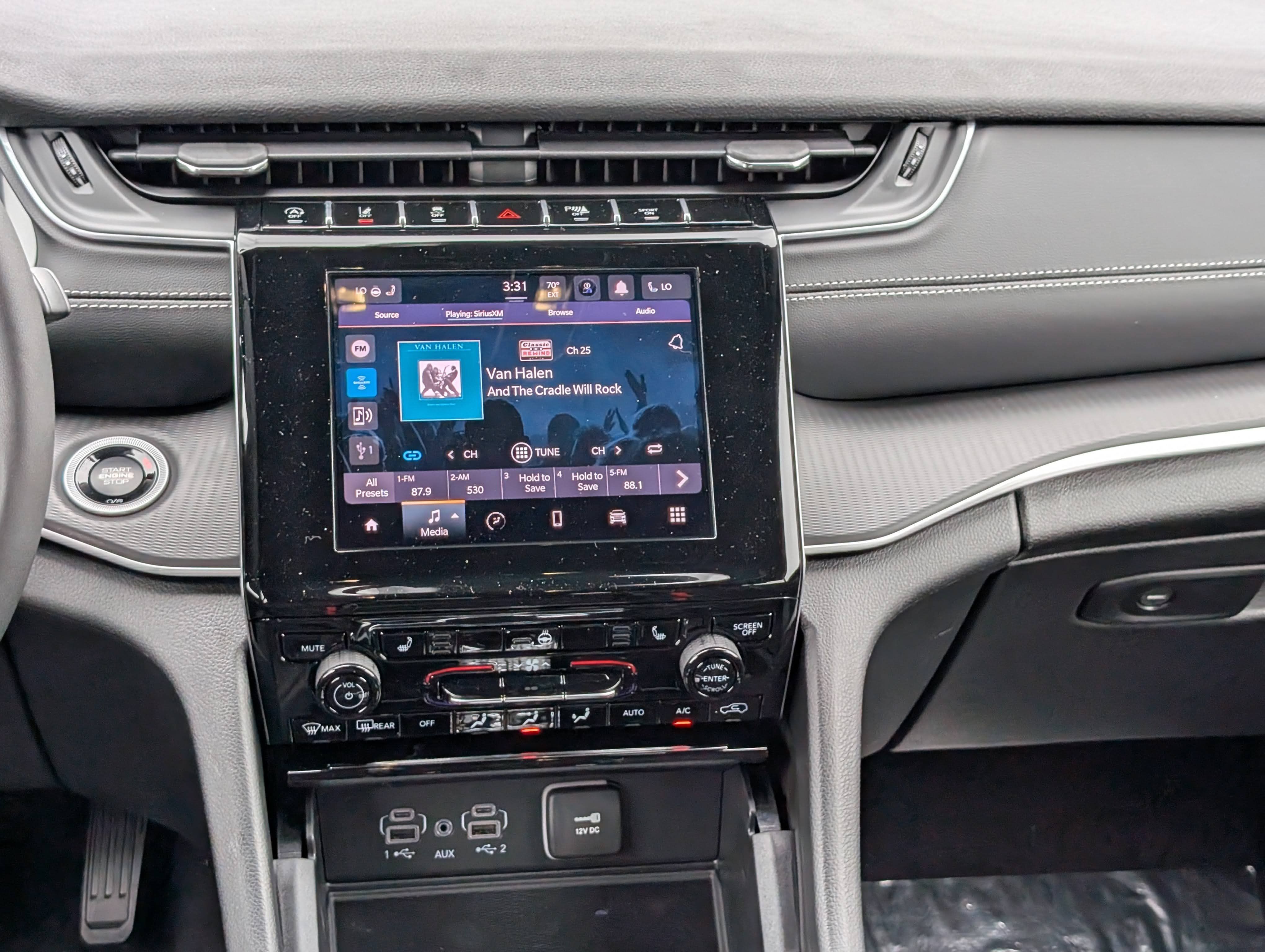 New 2025 Jeep Grand Cherokee Laredo w/ Luxury Tech Group I AWD/4WD image 17