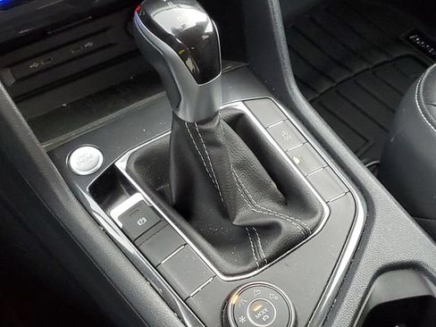 Used 2024 Volkswagen Tiguan SE AWD/4WD image 18