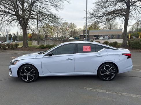 Certified 2025 Nissan Altima 2.5 SR image 4