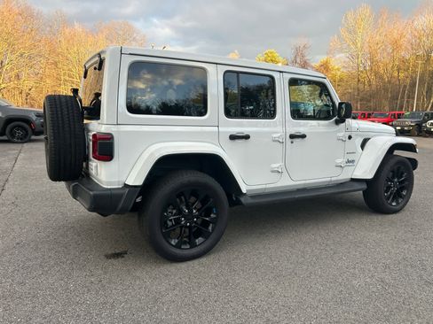 Used 2023 Jeep Wrangler Sahara w/ Cold Weather Group image 28