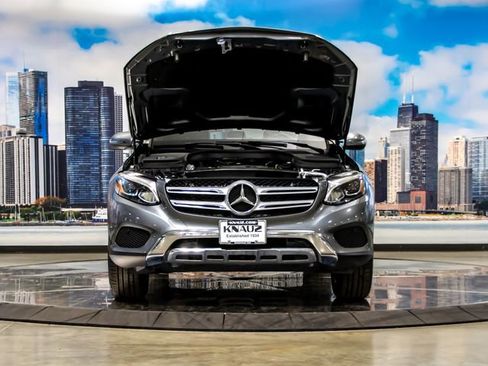 Used 2018 Mercedes-Benz GLC 300 4MATIC image 4