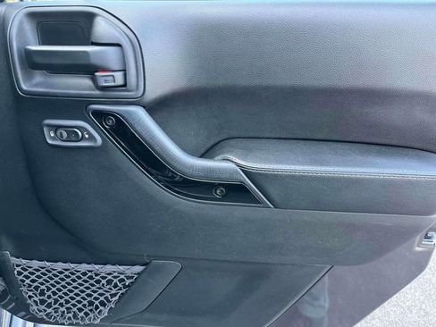 Used 2017 Jeep Wrangler Sahara image 14