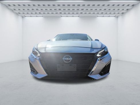 Used 2023 Nissan Altima 2.5 SV image 2