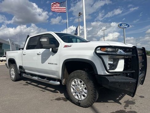 Used 2022 Chevrolet Silverado 2500 LT w/ Convenience Package image 2