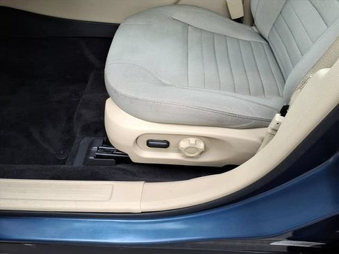 Used 2018 Ford Taurus SE FWD image 18