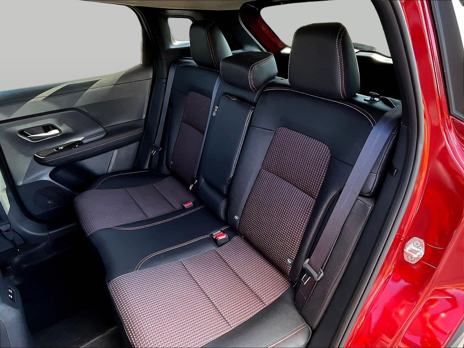Certified 2025 Nissan Kicks SR FWD image 25