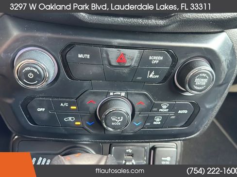 Used 2021 Jeep Renegade Latitude AWD/4WD image 56