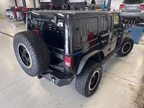 Used 2015 Jeep Wrangler Unlimited Sahara AWD/4WD image 11