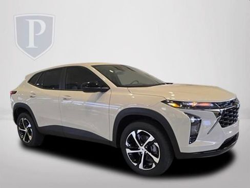 New 2026 Chevrolet Trax RS w/ Driver Confidence Package FWD image 2