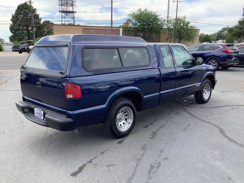 Used 2002 Chevrolet S10 Pickup 2WD Extended Cab w/ Preferred Equipment Group image 12