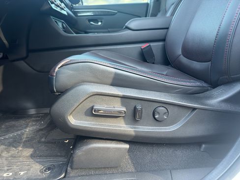 Used 2025 Honda Pilot Black Edition image 15