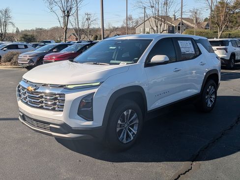 New 2026 Chevrolet Equinox LT image 3