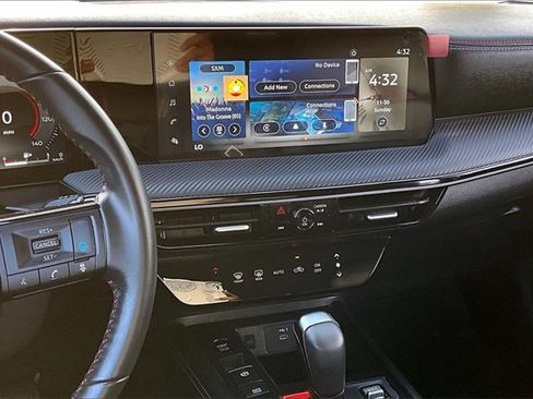 Certified 2025 Nissan Kicks SR image 9