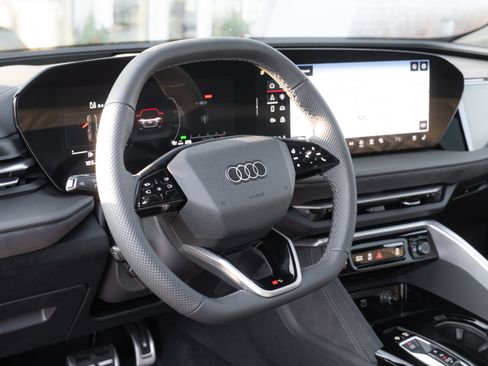 New 2025 Audi SQ5 Prestige image 11