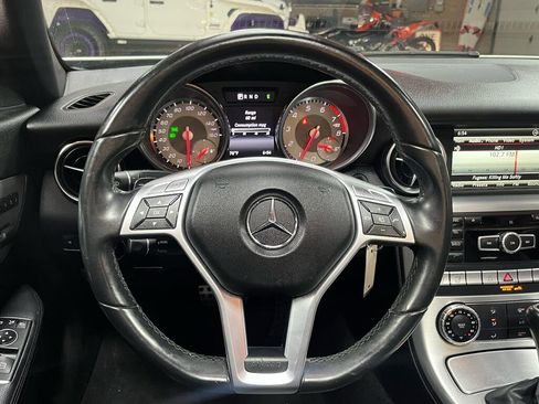 Used 2015 Mercedes-Benz SLK 250 w/ Premium Package image 18