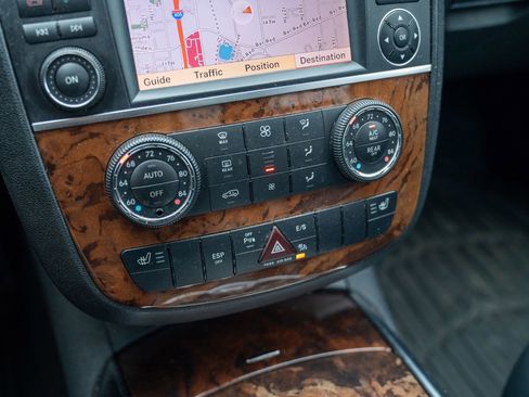 Used 2011 Mercedes-Benz R 350 4MATIC image 17