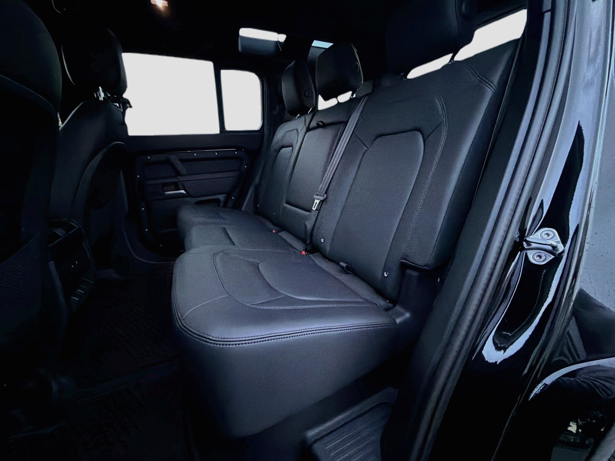 New 2026 Land Rover Defender 110 X-Dynamic SE AWD/4WD image 20