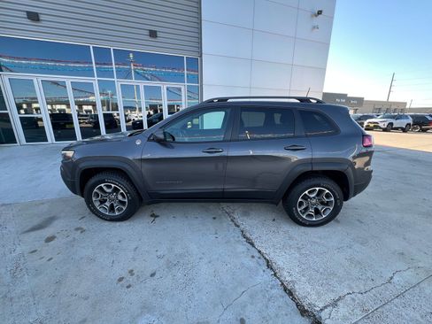 Used 2020 Jeep Cherokee Trailhawk AWD/4WD image 6