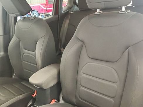 Used 2019 Jeep Renegade Latitude AWD/4WD image 9