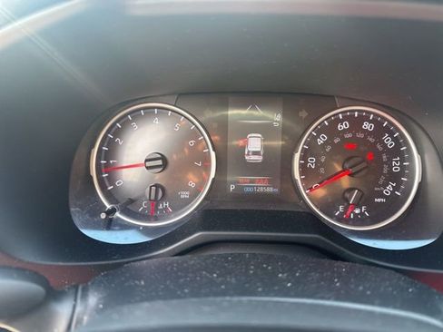 Used 2020 Toyota RAV4 LE FWD image 2
