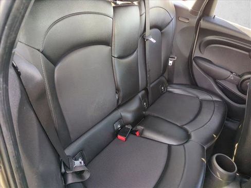 Used 2016 MINI Cooper 4-Door Hardtop image 18