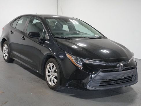 Used 2024 Toyota Corolla LE FWD image 3