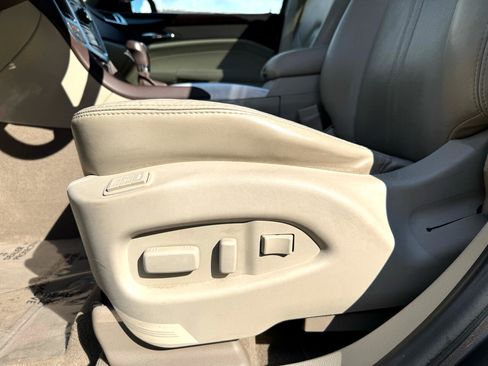 Used 2011 Cadillac SRX Luxury image 26