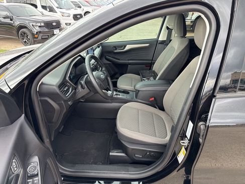 Used 2022 Ford Escape SE w/ SE Sport Appearance Package image 19