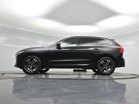 Used 2021 Volvo XC60 T5 Momentum w/ Premium Package image 7