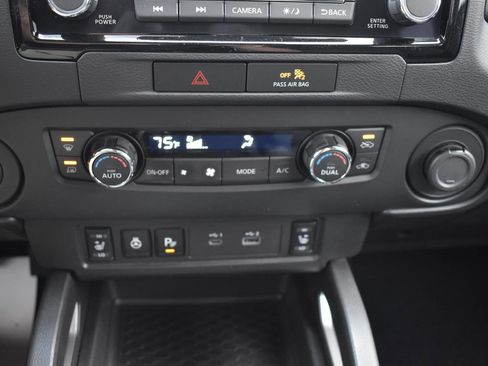 Used 2023 Nissan Frontier SV w/ SV Convenience Package image 40