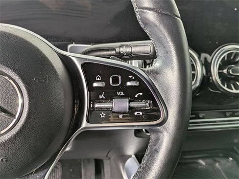 Used 2023 Mercedes-Benz EQB 300 4MATIC image 18