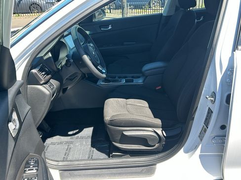 Used 2018 Kia Optima LX FWD image 11