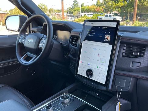 Certified 2024 Ford Expedition Limited image 77