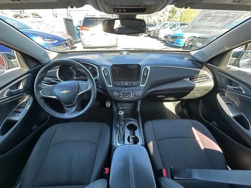 Used 2017 Chevrolet Malibu LT FWD image 20
