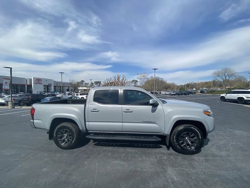 Certified 2021 Toyota Tacoma SR5 image 4
