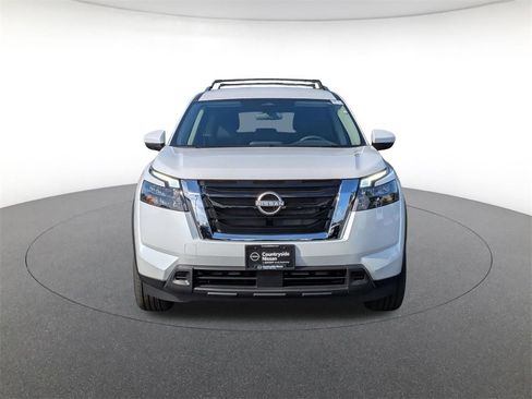 New 2025 Nissan Pathfinder SV image 2