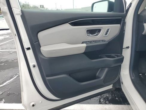 Used 2025 Honda Pilot EX-L image 38