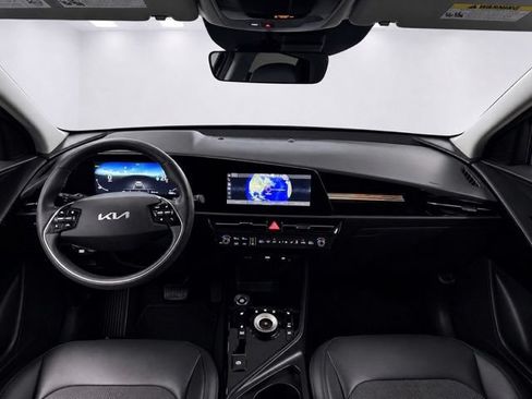 Used 2024 Kia Niro Wind w/ Wind Preserve Package FWD image 17
