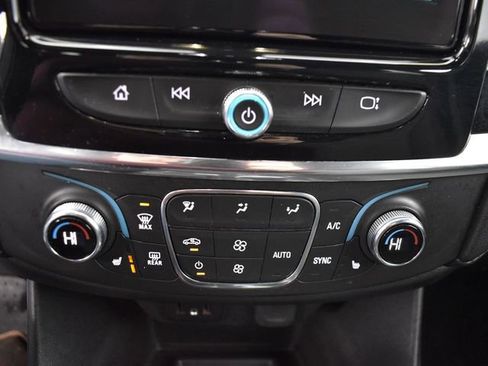 Used 2023 Chevrolet Traverse LT image 25