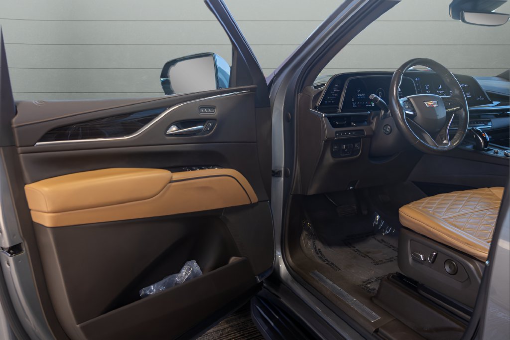 Used 2022 Cadillac Escalade ESV Sport w/ LPO, ONYX Package AWD/4WD image 31