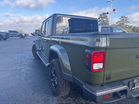 Used 2023 Jeep Gladiator Sport image 7