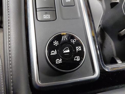 Used 2025 Nissan Pathfinder SL AWD/4WD image 32