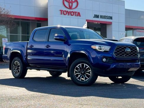 Used 2022 Toyota Tacoma TRD Sport w/ Technology Package image 2