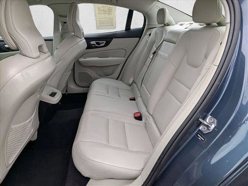 Used 2020 Volvo S60 T5 Momentum image 16