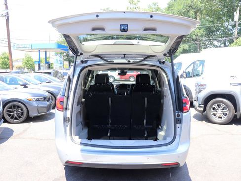 Used 2024 Chrysler Pacifica Touring-L FWD image 59