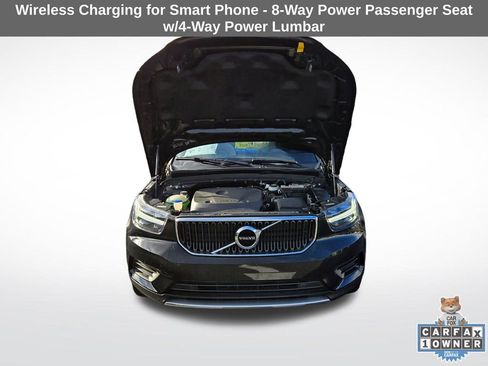 Used 2019 Volvo XC40 T4 Momentum image 18