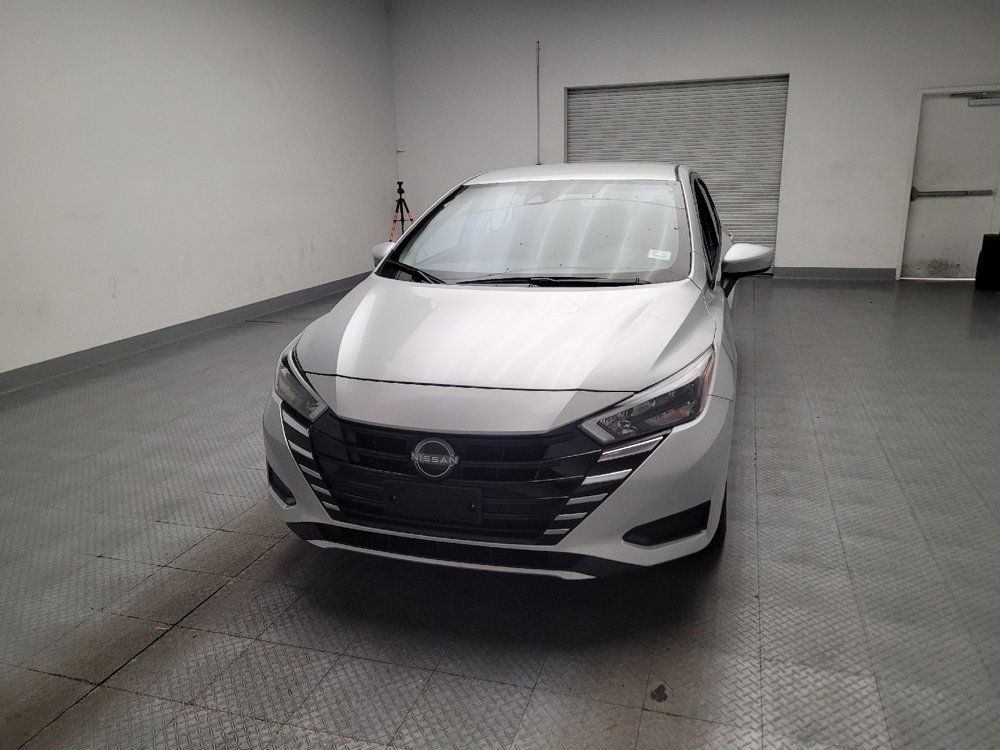 Used 2025 Nissan Versa SV FWD image 15